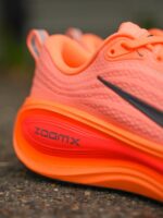 NEW VOMERO 18 PLUS HYPER CONFORTABLE ORANGE – Image 2