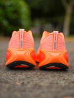 NEW VOMERO 18 PLUS HYPER CONFORTABLE ORANGE – Image 5