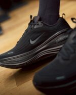 VOMERO 18 TRIPLE BLACK SUPER  CONFORTABLE – Image 3